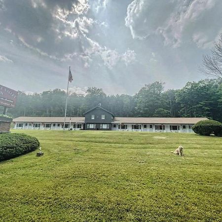 Berkshire Valley Inn North Hancock ภายนอก รูปภาพ