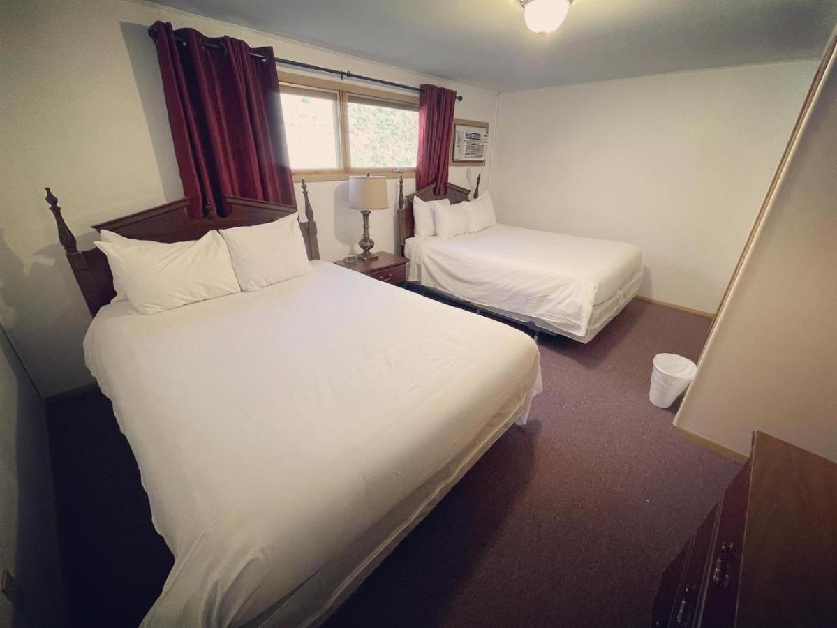 Berkshire Valley Inn North Hancock ภายนอก รูปภาพ