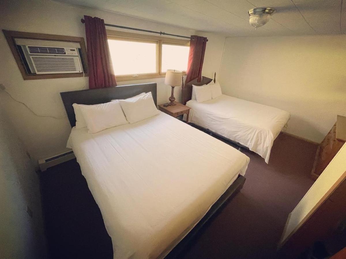 Berkshire Valley Inn North Hancock ภายนอก รูปภาพ