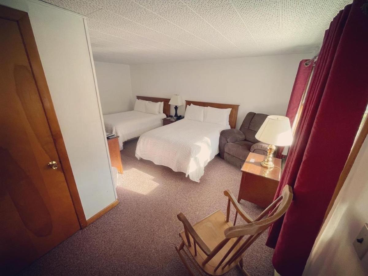 Berkshire Valley Inn North Hancock ภายนอก รูปภาพ