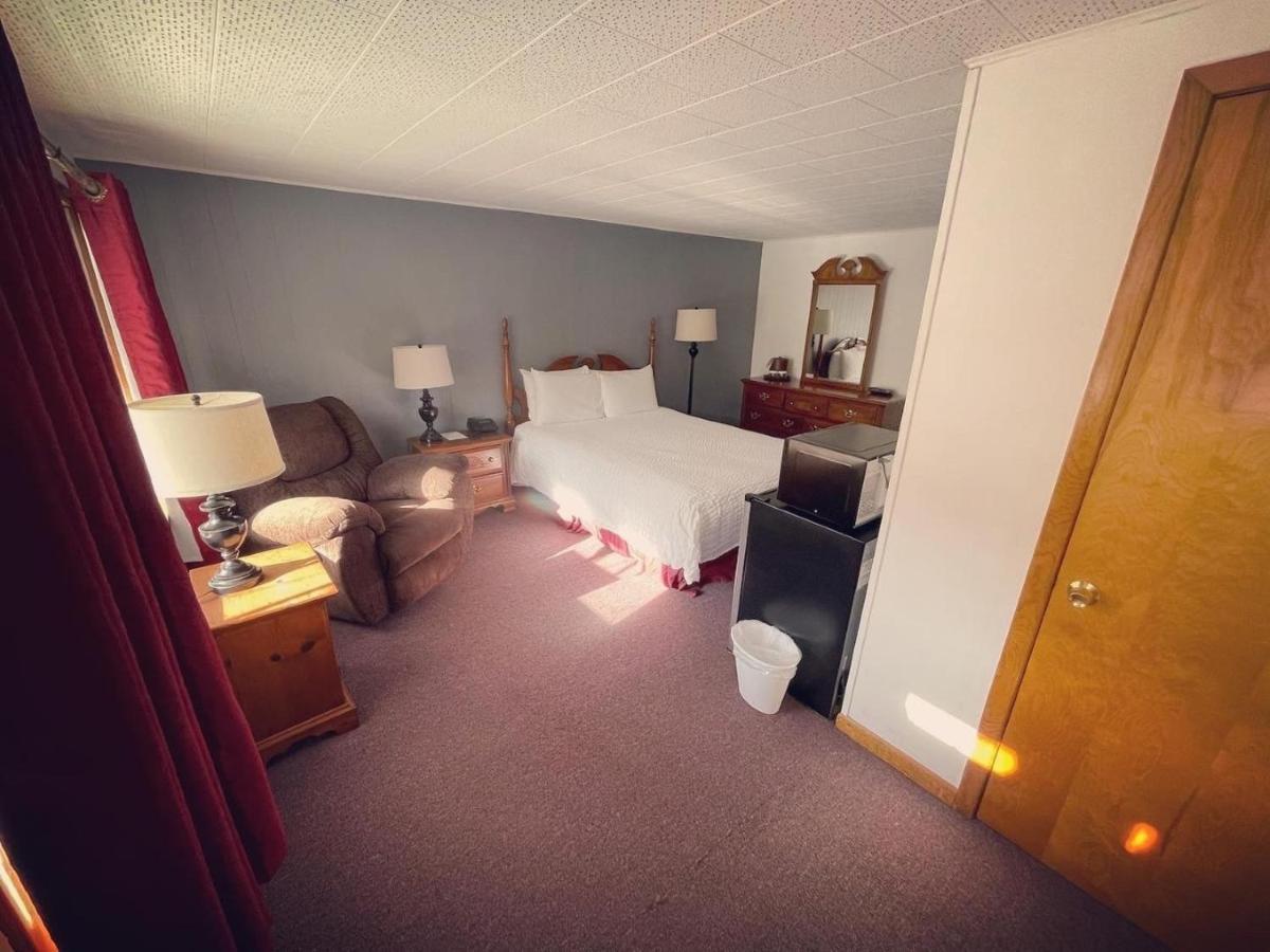 Berkshire Valley Inn North Hancock ภายนอก รูปภาพ