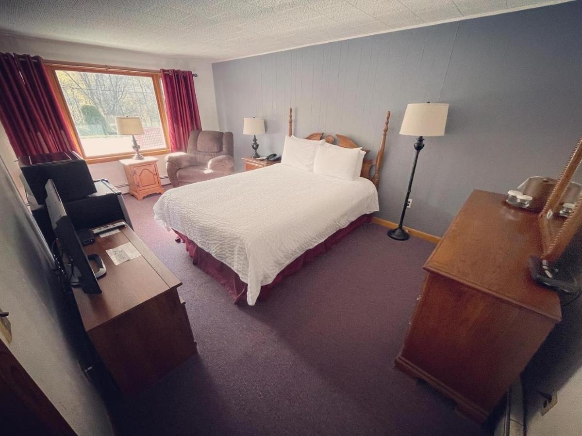 Berkshire Valley Inn North Hancock ภายนอก รูปภาพ
