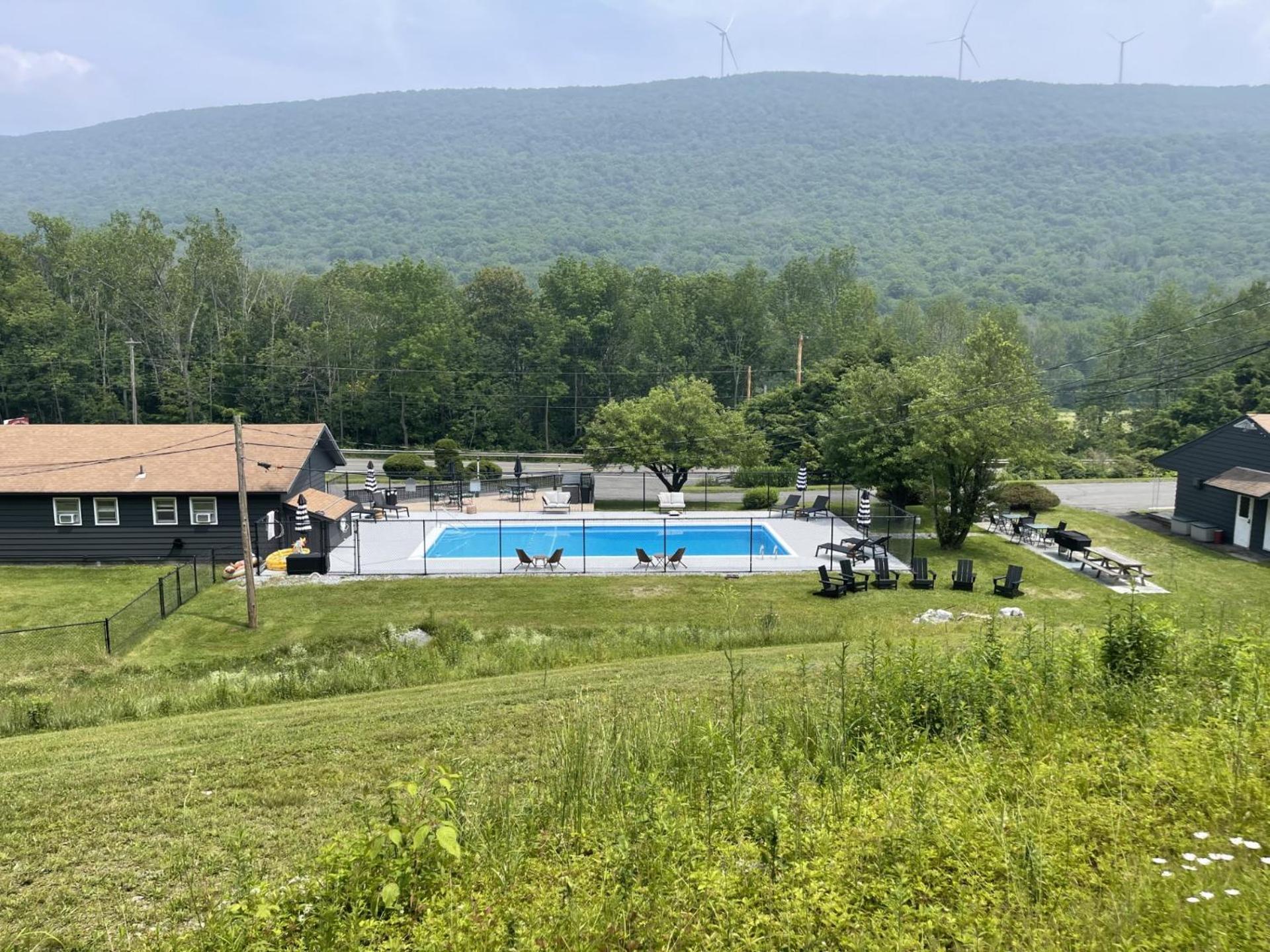 Berkshire Valley Inn North Hancock ภายนอก รูปภาพ