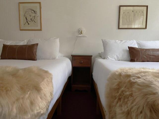 Berkshire Valley Inn North Hancock ภายนอก รูปภาพ