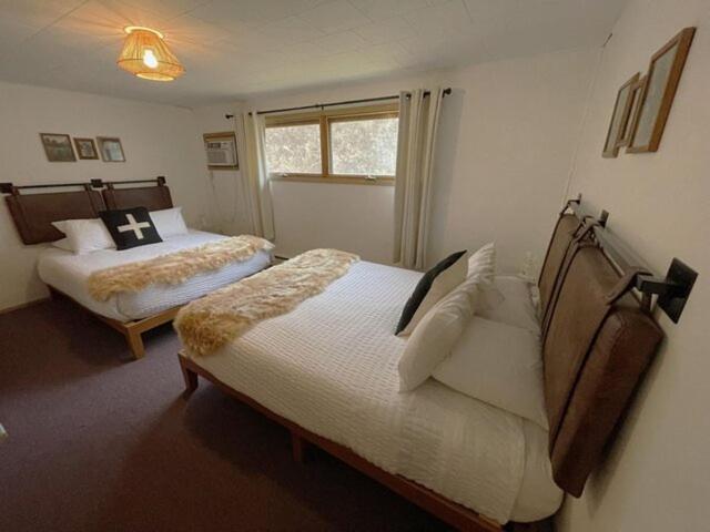 Berkshire Valley Inn North Hancock ภายนอก รูปภาพ