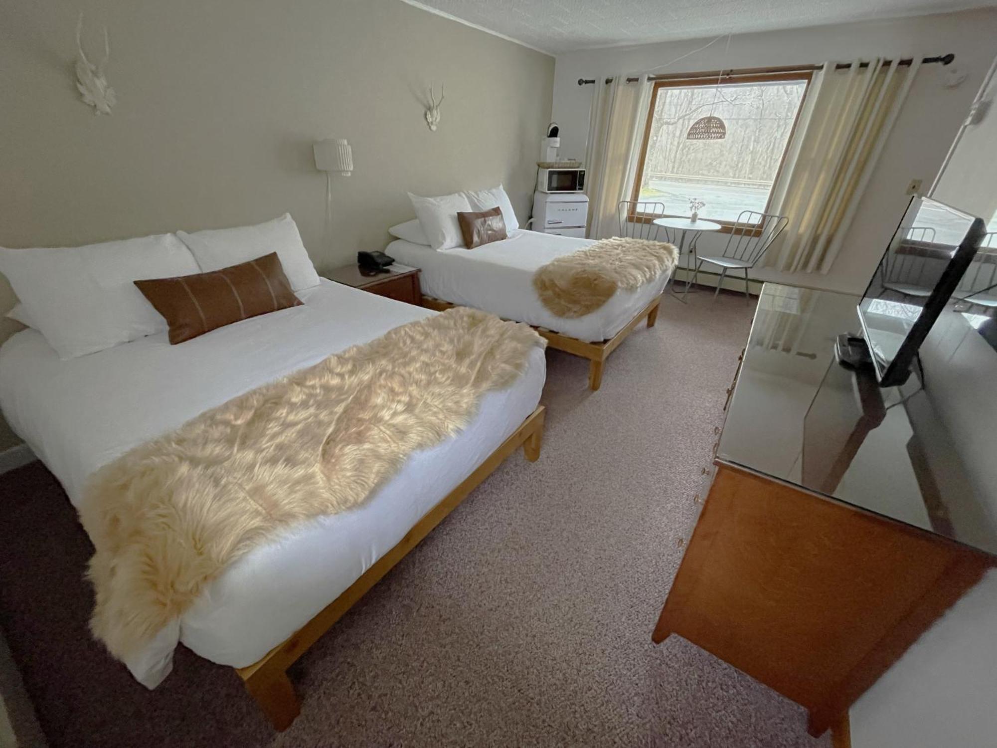 Berkshire Valley Inn North Hancock ภายนอก รูปภาพ