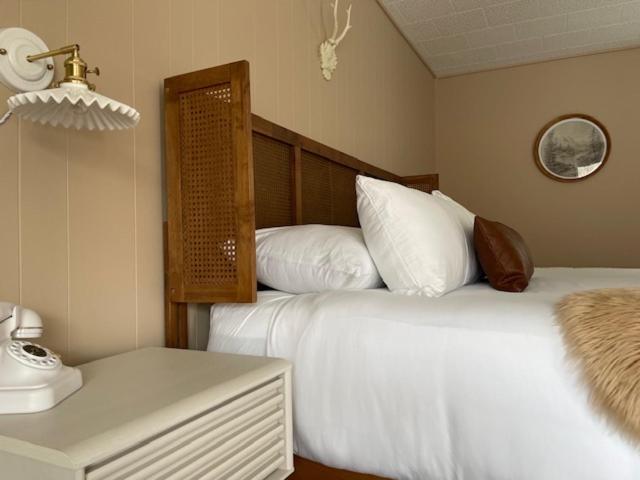 Berkshire Valley Inn North Hancock ภายนอก รูปภาพ